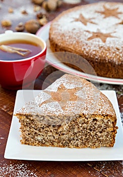 Simple and tasty spongecake with nuts