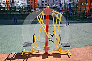 The simulator sports a bright yellow colour on the platform with a rubberized coating on a clear Sunny summer day. Sports health