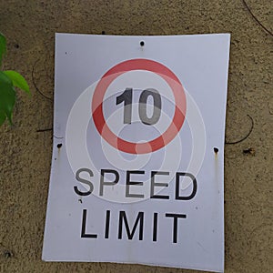 Sinage for speed limit of 10 in public area photo