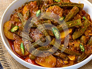 Sindhi style okra curry -spicy bhindi masala