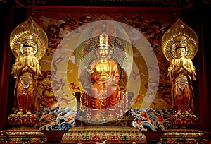 Singapore: Buddhas at Buddha Tooth Relic Temple