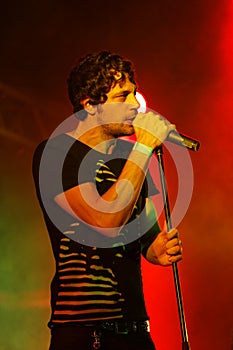 Singer - TUNE CIRCUS