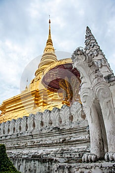 Singha statue and Phrathat Chaehaeng