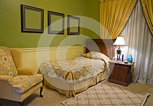 Single bed bedroom photo