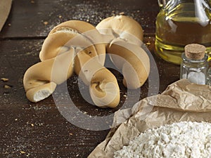 Single bread on a rustic wooden countertop , photo