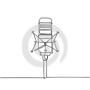 Single continuous line drawing professional studio microphone. Sound recording equipment concept. Condenser mic for studio