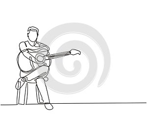 Single continuous line drawing of young happy male guitarist sitting after playing acoustic guitar on chair. Trendy musician