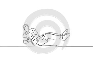 Single continuous line drawing of young happy man exercising. Russian twist movement in sport center gym club. Sport training