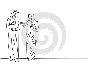 Single continuous line drawing of young muslim business couple discussing product sales strategy together. Arab middle east cloth