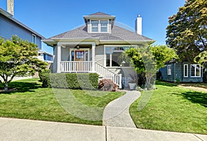 Single-family American craftsman house exterior.