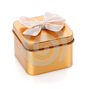 Single gold gift box with bow isolated