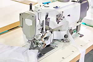 Single needle lockstitch machine