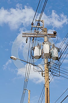 Single phase transformer