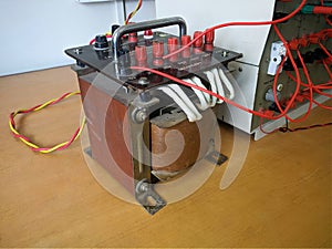 Single phase voltage transformer