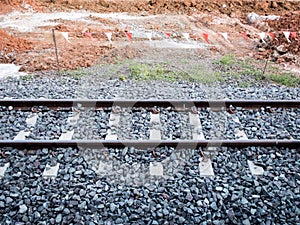 Single railways and chock and gravel partition construction area