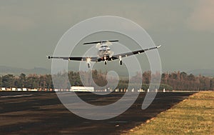 Single turboprop aircraft, landing aircraft