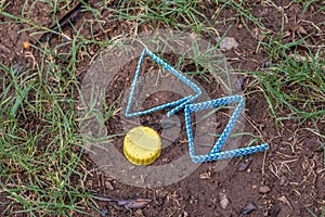 Single use plastic pollution of the outdoors