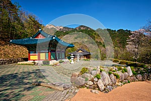 Sinheungsa temple in Seoraksan National Park, Soraksan, South Korea