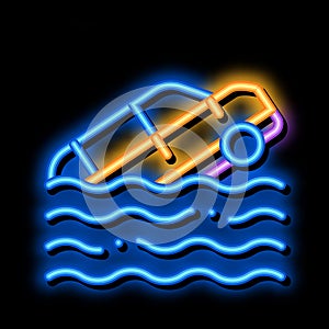 Sinking Car neon glow icon illustration
