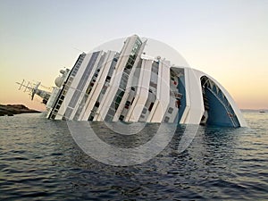 Sinking ship Costa Concordia
