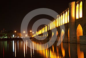 Sio Seh Pol Bridge by night