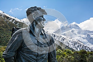 Sir Edmund Hillary Statue looking towards Mount Cook peak, New Zealand