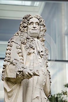 Sir Hans Sloane Statue
