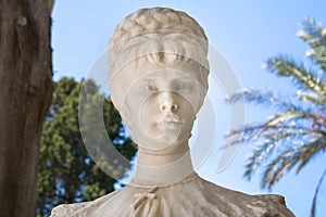 Siss sculpture head portrait photo