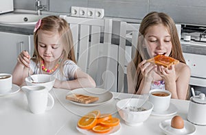 Sisters eating brunch, oats and toast with honey