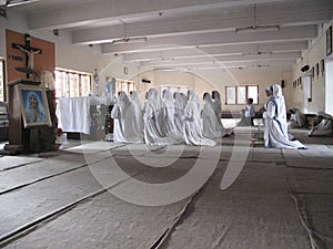 Sisters of Mother Teresa's Missionaries of Charity in prayer