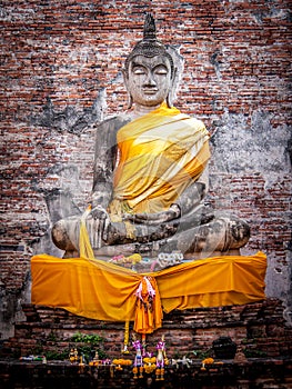 Sitting Buddha statue