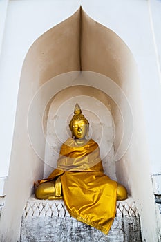 Sitting Buddha in wat pratat chaiya