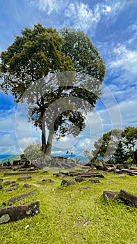 situs gunung padang stone