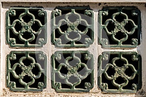 Six green window on pattern