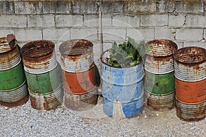 Six oildrums in a queue