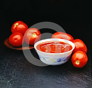 Six tomatoes tomatoes for a souce