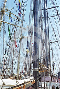 Size sailing ships at the quayside