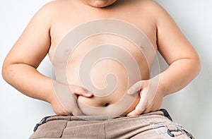 The size of stomach children with overweight.