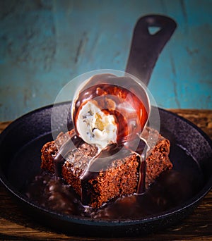 Sizzling Brownie with icecream