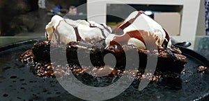 Sizzling Chocolate Brownie with Vanilla Icecream