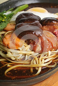 Sizzling noodle