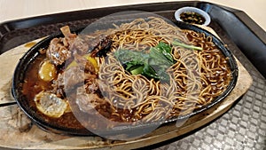 Sizzling Yee Mee claypot