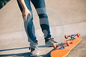 Skateboarder got spirts injury on skatepark