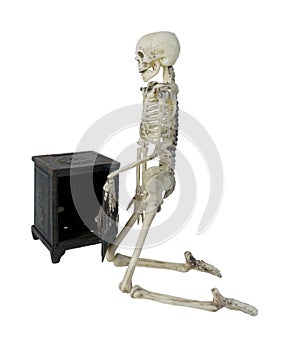 Skeleton Closing a Safe