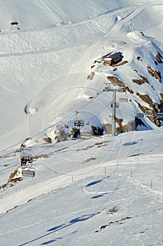 Ski and chairlift on Schilthorn