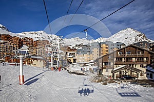 Ski slope and chairlift in the middle of the village, in Val Thorens