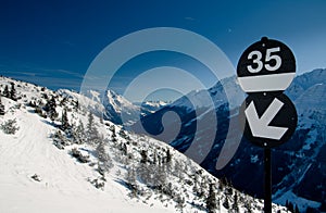 Ski slope sign