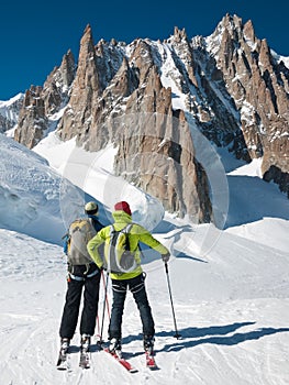Skiers in front of the breathtaking view of Mont Blanc de Tacul