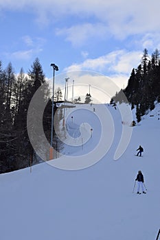 Skiers and snowboarders in Austrian ski resort Hochgurgl