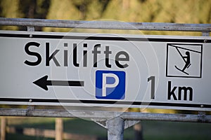 skiing lift sign in German language